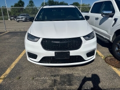 Used 2025  Chrysler Pacifica Limited FWD at Maxx Loans near St&period; Adrian&comma; MI