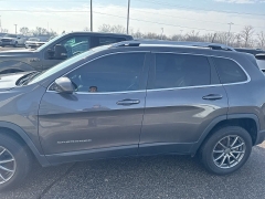 Used 2021  Jeep Cherokee Latitude Lux FWD at Maxx Loans near St&period; Adrian&comma; MI