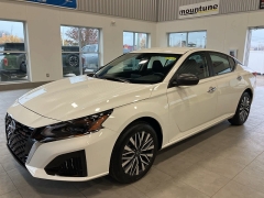  2025 Nissan Altima SV AWD at Maxx Loans near St. Adrian, MI