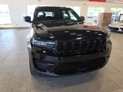Used 2024  Jeep Grand Cherokee Altitude 4x4 at Maxx Loans near St&period; Adrian&comma; MI