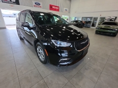 Used 2023  Chrysler Pacifica Limited FWD at Maxx Loans near St&period; Adrian&comma; MI
