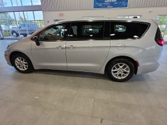 Used 2024  Chrysler Pacifica Touring L FWD at Maxx Loans near St&period; Adrian&comma; MI