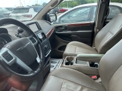 Used 2013 Chrysler Town & Country 4d Wagon Touring at Suburban Ford of Sterling Heights near Sterling Heights, MI