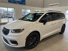  2025 Chrysler Pacifica Limited FWD at Maxx Loans near St&period; Adrian&comma; MI