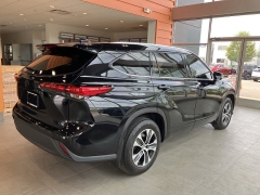 Used 2020 Toyota Highlander 4d SUV AWD XLE at Suburban Ford of Sterling Heights near Sterling Heights, MI