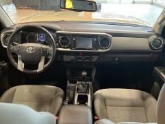 Used 2017  Toyota Tacoma Double Cab 5' Bed V6 4x2 AT &lpar;Natl&rpar; at Maxx Loans near St&period; Adrian&comma; MI