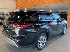 Used 2023  Toyota Highlander AWD (Natl) at Maxx Loans near St. Adrian, MI