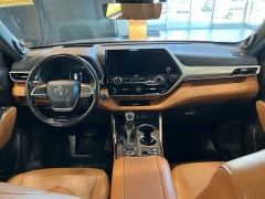 Used 2023  Toyota Highlander AWD (Natl) at Maxx Loans near St. Adrian, MI