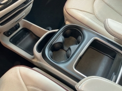 Used 2019 Chrysler Pacifica Limited FWD at Suburban Ford of Sterling Heights near Sterling Heights, MI