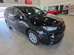Used 2026  Chrysler Pacifica Select FWD at Maxx Loans near St&period; Adrian&comma; MI