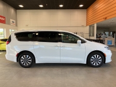 Used 2022  Chrysler Pacifica Hybrid Touring L FWD at Maxx Loans near St. Adrian, MI