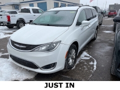  2018 Chrysler Pacifica 4d Wagon Touring Plus at Maxx Loans near St&period; Adrian&comma; MI