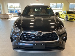 Used 2023  Toyota Highlander AWD (Natl) at Maxx Loans near St. Adrian, MI