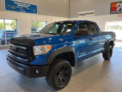 2016 Toyota Tundra SR5's photo