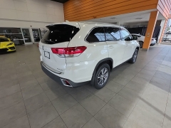 Used 2019  Toyota Highlander V6 AWD &lpar;Natl&rpar; at Maxx Loans near St&period; Adrian&comma; MI