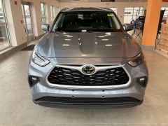 Used 2022 Toyota Highlander LE FWD at Suburban Ford of Sterling Heights near Sterling Heights, MI