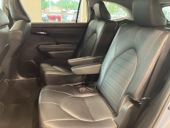 Used 2021 Toyota Highlander Hybrid XLE AWD at Maxx Loans near St. Adrian, MI