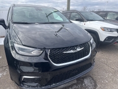 Used 2026  Chrysler Pacifica Select FWD at Maxx Loans near St&period; Adrian&comma; MI