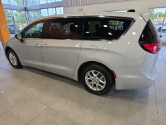 Used 2024  Chrysler Pacifica Touring L FWD at Maxx Loans near St&period; Adrian&comma; MI