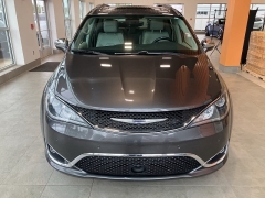 Used 2019 Chrysler Pacifica Limited FWD at Suburban Ford of Sterling Heights near Sterling Heights, MI