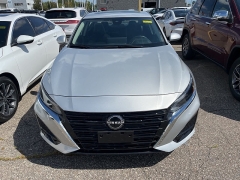 Used 2024 Nissan Altima 2.5 SV Sedan at Suburban Ford of Sterling Heights near Sterling Heights, MI