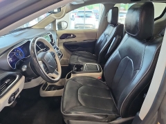 Used 2020  Chrysler Pacifica Limited FWD at Maxx Loans near St&period; Adrian&comma; MI