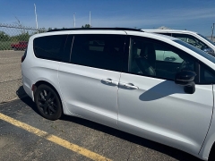 Used 2025  Chrysler Pacifica Limited FWD at Maxx Loans near St&period; Adrian&comma; MI