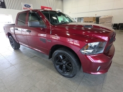 Used 2019  Ram 1500 Classic Express 4x4 Crew Cab 5'7" Box at Maxx Loans near St&period; Adrian&comma; MI