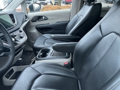 Used 2023  Chrysler Pacifica Touring L FWD at Maxx Loans near St&period; Adrian&comma; MI