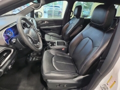 Used 2026  Chrysler Pacifica Select FWD at Maxx Loans near St&period; Adrian&comma; MI