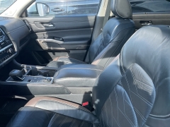 Used 2022  Nissan Pathfinder Platinum 4WD at Maxx Loans near St&period; Adrian&comma; MI