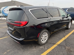 Used 2023 Chrysler Pacifica Touring L FWD at Maxx Loans near ,