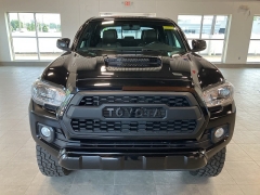 Used 2017 Toyota Tacoma 4WD Double Cab V6 Auto Limited at Maxx Loans near St. Adrian, MI