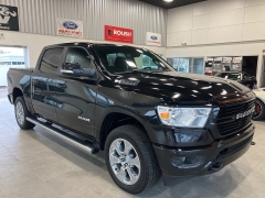 Used 2020  Ram 1500 Big Horn 4x4 Crew Cab 5'7" Box at Maxx Loans near St&period; Adrian&comma; MI
