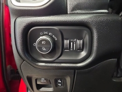 Used 2019  Ram 1500 Big Horn&sol;Lone Star 4x4 Crew Cab 5'7" Box at Maxx Loans near St&period; Adrian&comma; MI