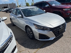 Used 2024 Nissan Altima 2.5 SV Sedan at Suburban Ford of Sterling Heights near Sterling Heights, MI
