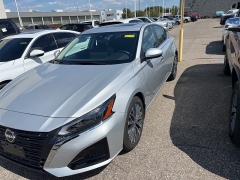 Used 2024 Nissan Altima 2.5 SV Sedan at Suburban Ford of Sterling Heights near Sterling Heights, MI