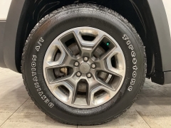 Used 2020  Jeep Cherokee Trailhawk 4x4 at Maxx Loans near St&period; Adrian&comma; MI