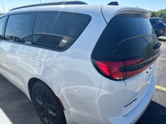 Used 2025  Chrysler Pacifica Limited FWD at Maxx Loans near St&period; Adrian&comma; MI
