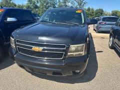 Used 2012  Chevrolet Suburban 1500 SUV 4WD LT at Maxx Loans near St&period; Adrian&comma; MI