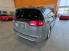 Used 2020  Chrysler Pacifica Limited FWD at Maxx Loans near St&period; Adrian&comma; MI