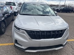 Used 2022  Kia Carnival LX Seat Package FWD at Maxx Loans near St&period; Adrian&comma; MI