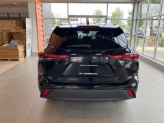 Used 2020 Toyota Highlander 4d SUV AWD XLE at Suburban Ford of Sterling Heights near Sterling Heights, MI