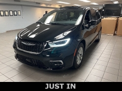 Used 2026  Chrysler Pacifica Limited FWD at Maxx Loans near St&period; Adrian&comma; MI