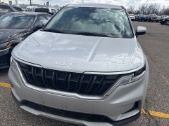 Used 2022  Kia Carnival LX Seat Package FWD at Maxx Loans near St&period; Adrian&comma; MI