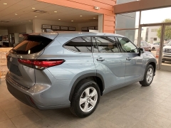 Used 2022 Toyota Highlander LE FWD at Suburban Ford of Sterling Heights near Sterling Heights, MI