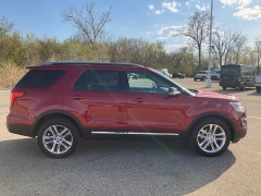 Used 2017 Ford Explorer 4d SUV 4WD XLT at Maxx Loans near ,