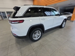 Used 2023  Jeep Grand Cherokee Laredo 4x4 at Maxx Loans near St&period; Adrian&comma; MI