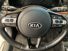 Used 2017  Kia Cadenza Premium Sedan at Maxx Loans near St&period; Adrian&comma; MI