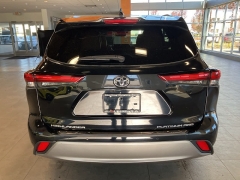 Used 2023  Toyota Highlander AWD (Natl) at Maxx Loans near St. Adrian, MI